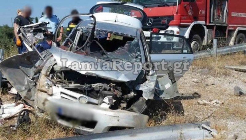 Το σχεδόν διαλυμένο αυτοκίνητο στο οποίο επέβαιναν τα δυο αδέρφια