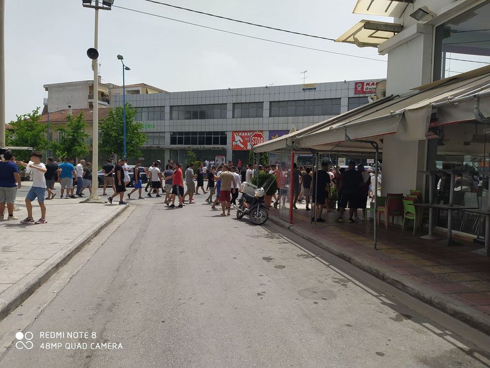 Λάρισα Ένταση και φωτιές στον οικισμό Ρομά στη Νέα Σμύρνη