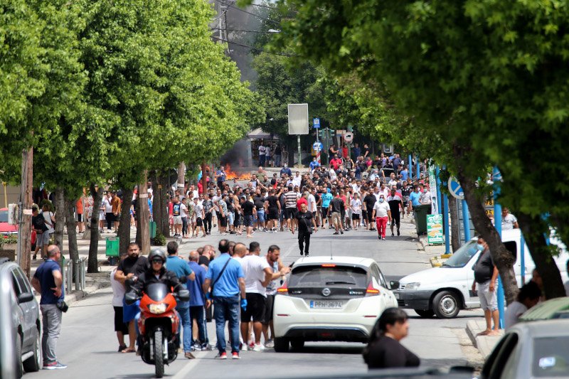 Λάρισα Ένταση και φωτιές στον οικισμό Ρομά στη Νέα Σμύρνη