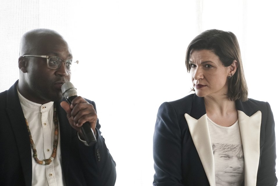 O Larry Ossei Mensah συνεπιμελητής της Μπιενάλε και η Αφροδίτη Παναγιωτάκου, διευθύντρια Πολιτισμού του Ιδρύματος Ωνάση / Sooc Μενέλαος Μυρίλλας