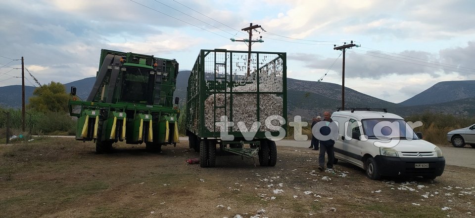 Σοκ στη Χαιρώνεια: Νεκρός 45χρονος χειριστής βαμβακοσυλλεκτικής μηχανής από ηλεκτροπληξία [εικόνα]