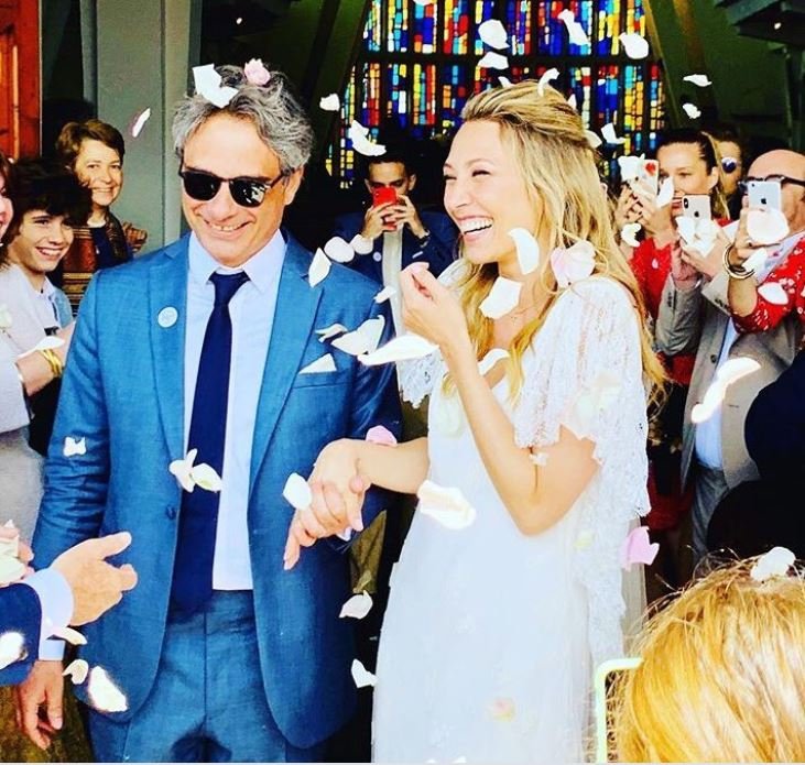 Η νύφη Λόρα Σμετ και ο γαμπρός Raphaël Lancrey-Javal, 49χρονος επιχειρηματίας