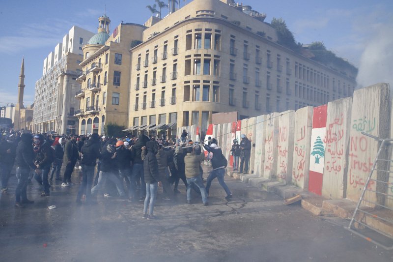 Ενταση σε κεντρικούς δρόμους του Λιβάνου