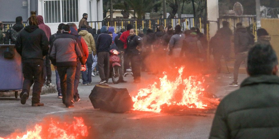 Από την συγκέντρωση πολιτών στο στρατόπεδο της Λέσβου/ Φωτογραφία: Eurokinissi