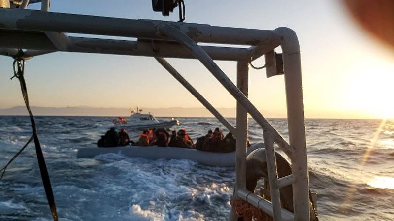 Τούρκοι μεταφέρουν μετανάστες σε ελληνικά χωρικά ύδατα /Φωτογραφία: Ελληνικό Λιμενικό Σώμα