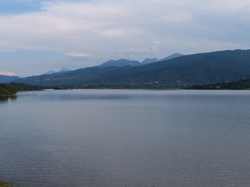 λιμνη