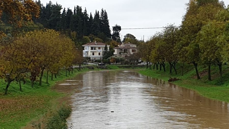 φουσκωμενο ποταμι