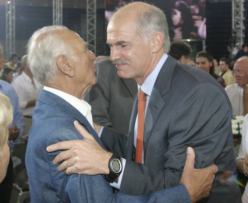 Γιώργος Παπανδρέου και Αντώνης Λιβάνης σε εκδήλωση για το ΠΑΣΟΚ το 2005