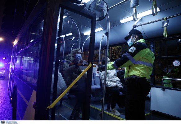 Σωρωτικοί έλεγχοι της ΕΛΑΣ το πρώτο βράδυ εφαρμογής του lockdown