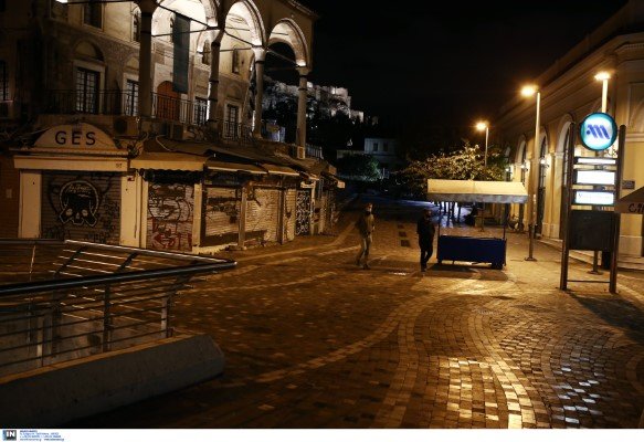 Αδεια πόλη η Αθήνα το πρώτο βράδυ εφαρμογής του lockdown