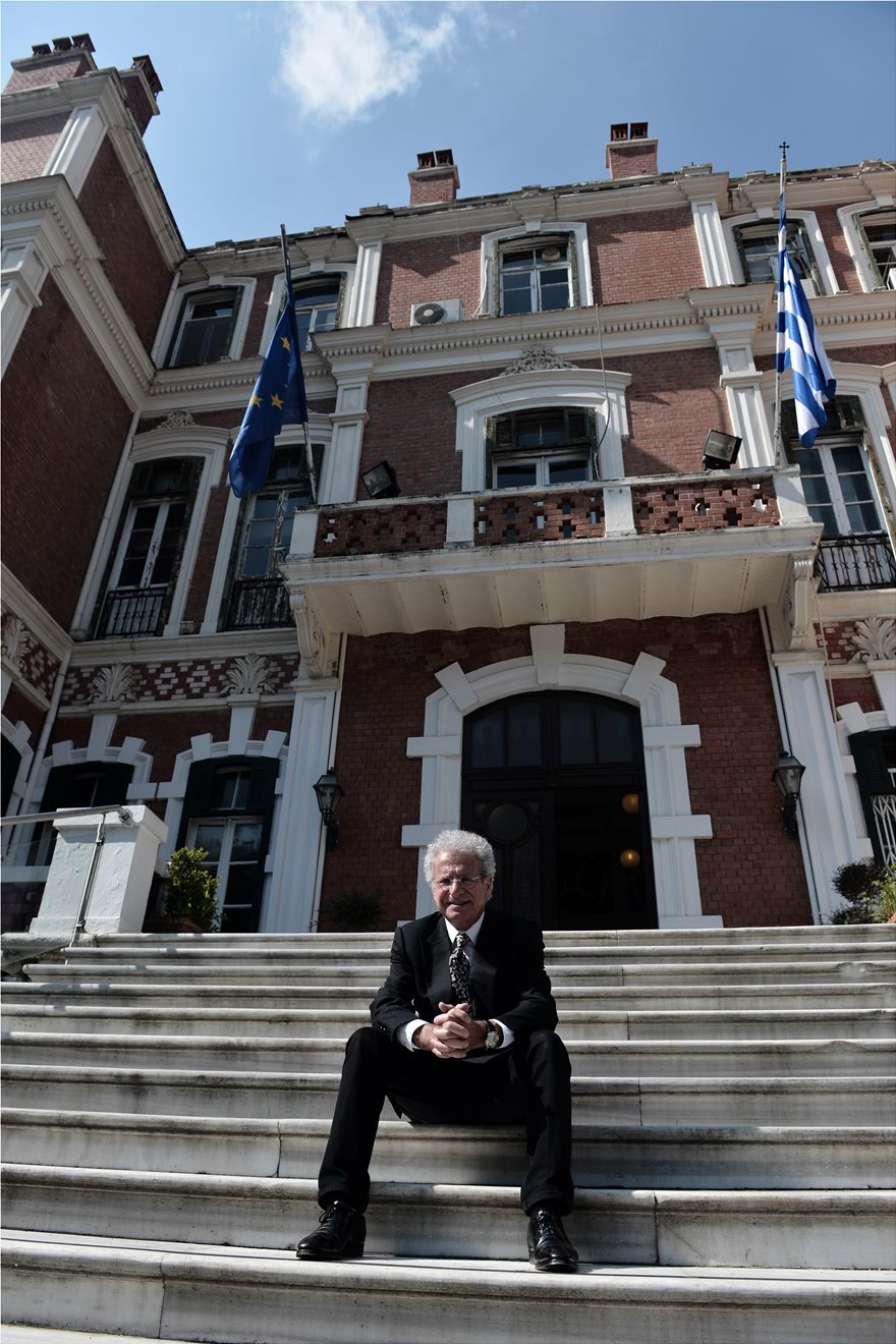 Ο Λοράν Ντασό στην βίλα Αλλατίνη που ανήκε στην οικογένειά του, στη λεωφόρο Βασιλίσσης Ολγας, στη Θεσσαλονίκη