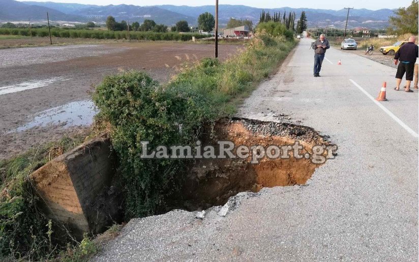 Έκλεισε ο δρόμος προς Λουτρά Υπάτης -Κατέρρευσε το παλιό γεφύρι