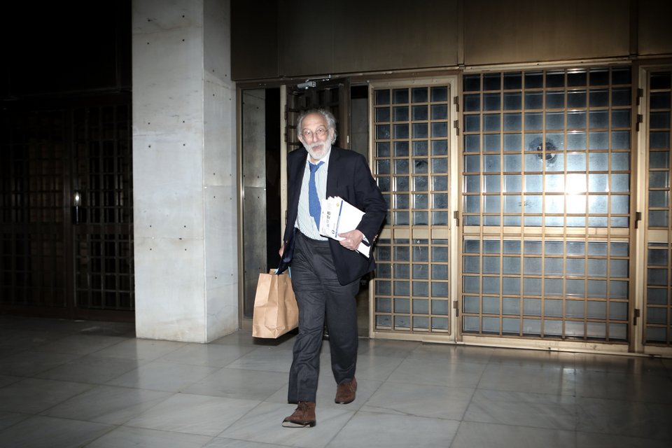 Ο Αλέξανδρος Λυκουρέζος βγαίνει από τη ΓΑΔΑ