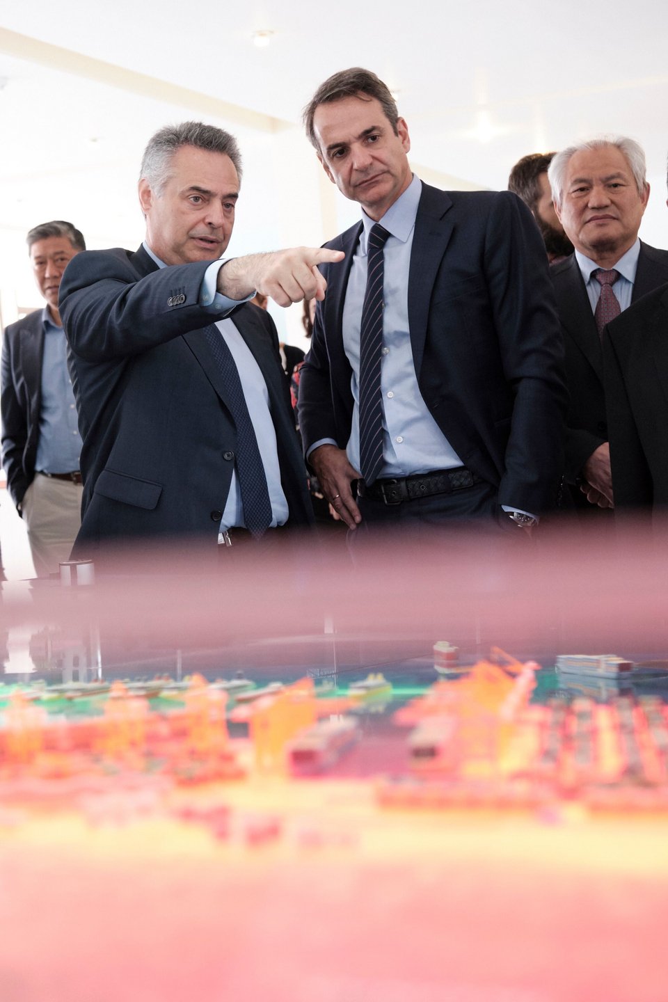 Ο κ. Μητσοτάκης ξεναγήθηκε στις εγκαταστάσεις της Cosco