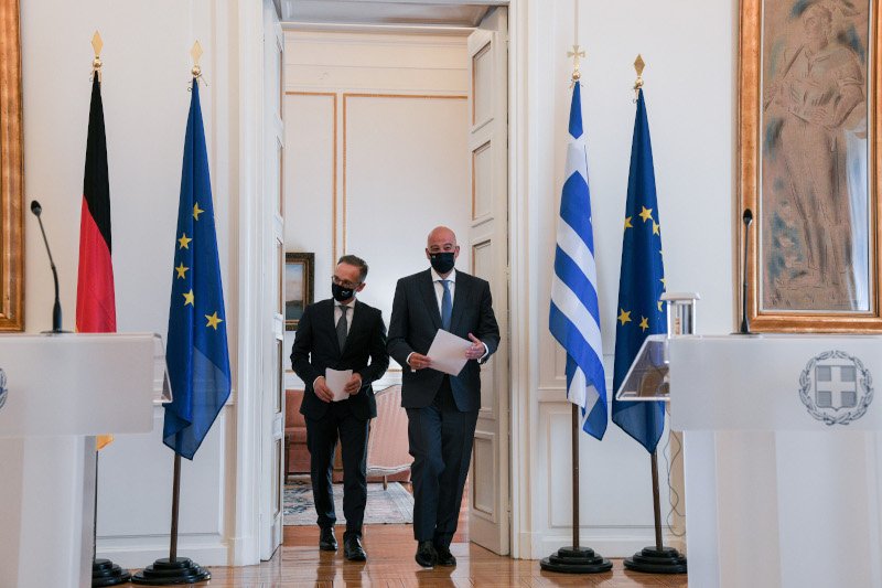 Χάικο Μάας και Νίκος Δένδιας προσέρχονται για δηλώσεις μετά τη συνάντηση / Φωτογραφία: EUROKINISSI/ ΜΙΧΑΛΗΣ ΚΑΡΑΓΙΑΝΝΗΣ