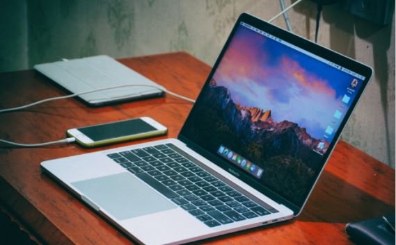 apple macbook κινητό γραφείο