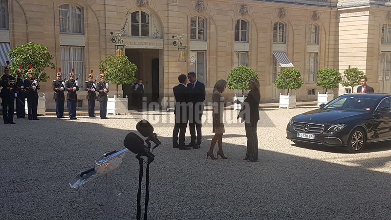 Εικόνα από τις πρώτες επαφές του Κυριάκου Μητσοτάκη με τον Εμανουέλ Μακρόν