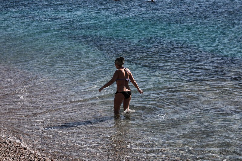 Γέμισε από κόσμο η παραλία του Φλοίσβου