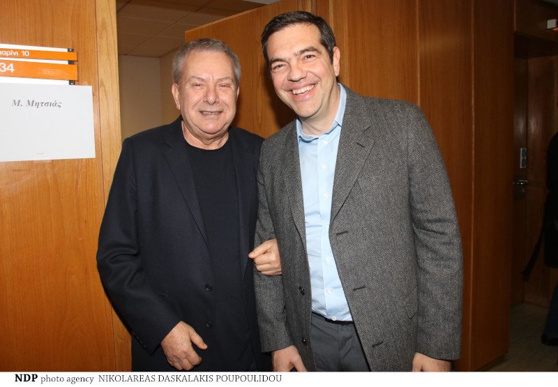 Ο Αλέξης Τσίπρας με τον Μανώλη Μητσιά στο Μέγαρο Μουσικής