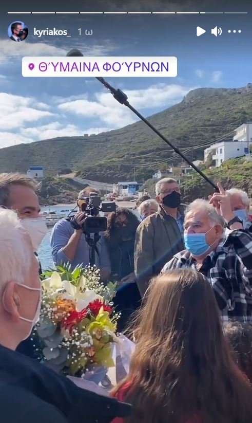 Η κάτοικοι της Θύμαινας αφιέρωσαν στον πρωθυπουργό μια μαντινάδα 