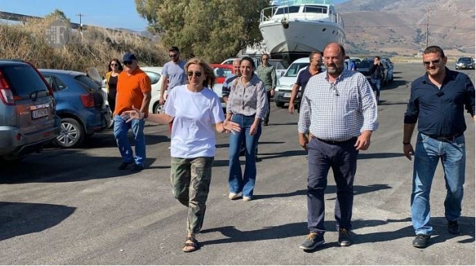 Η Μαρέβα Μητσοτάκη επισκεφθηκε το λιμάνι της Κιααάμου