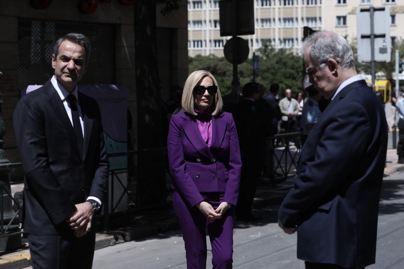 Ο Κυριάκος Μητσοτάκης η Φώφη Γεννηματά και ο Κ. Τασούλας στην τελετή μνήμης της Marfin