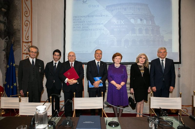 Αναμνηστική φωτογραφία των ομιλητών της εκδήλωσης