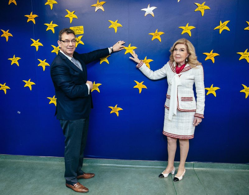 Μαριάννα Β. Βαρδινογιάννη, Αλβέρτος Μπουρλάς στον Τοίχο των Αστεριών