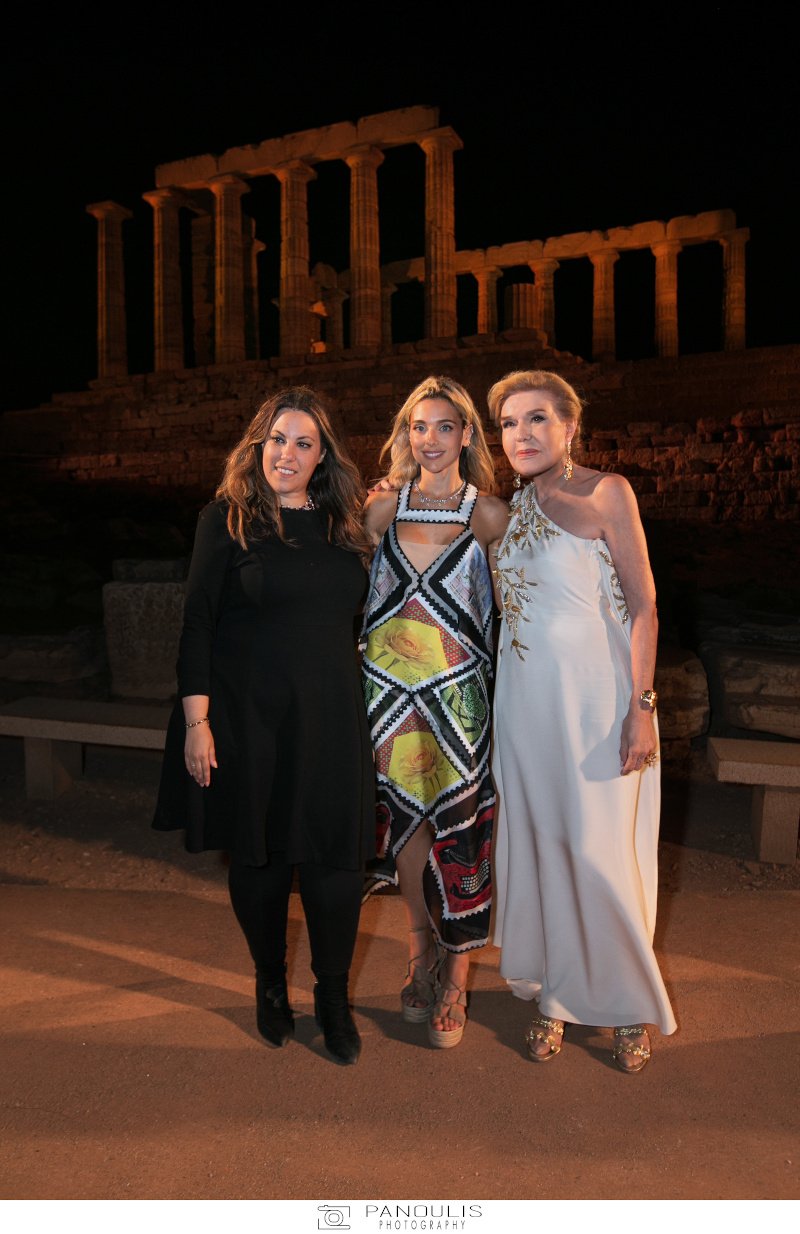 Μαίρη Κατράντζου, Μαριάννα Γουλανδρή, Μαριάννα Β. Βαρδινογιάννη στην επίδειξη της Μαίρης Κατράντζου