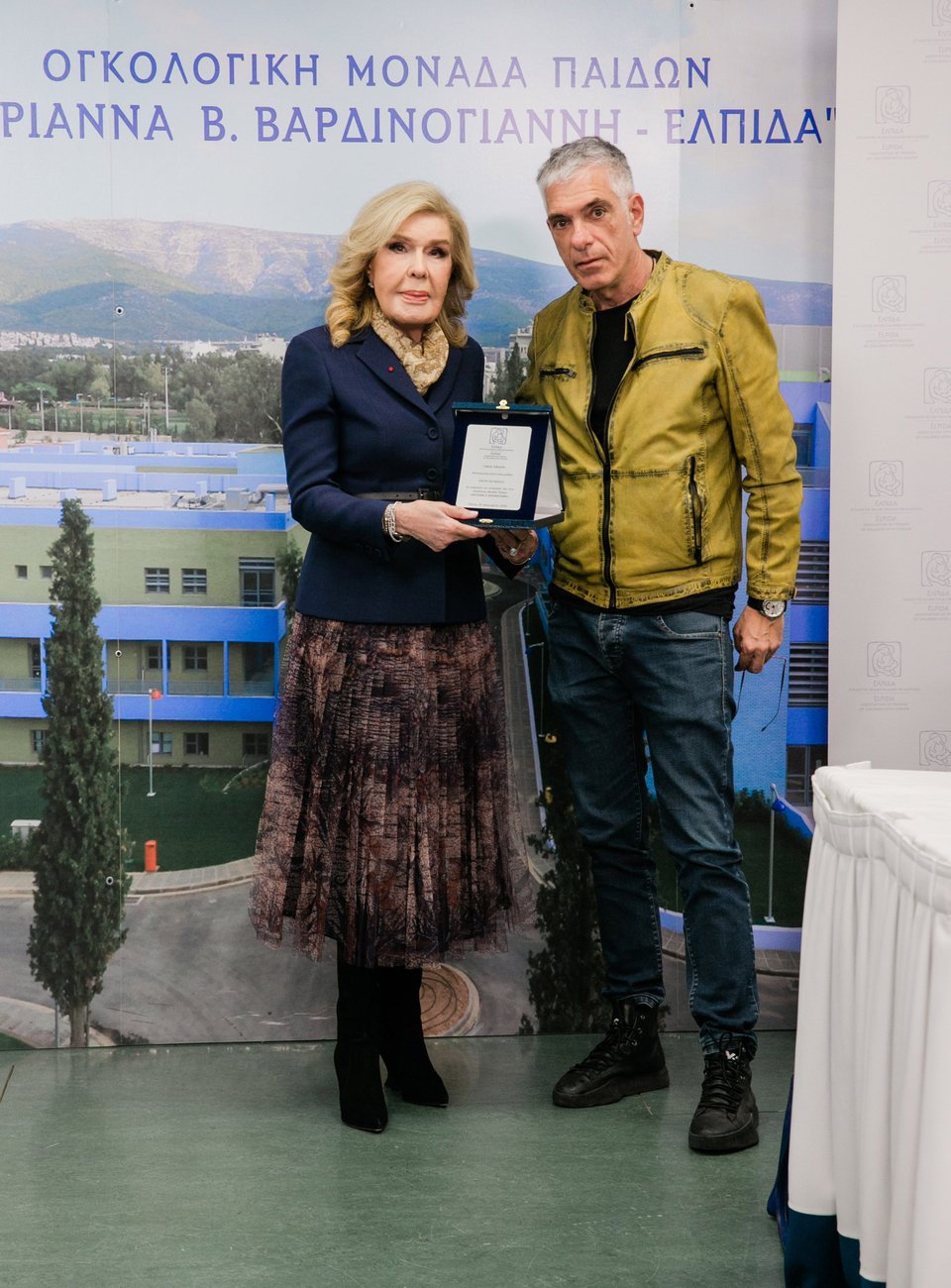 Μαριάννα Β. Βαρδινογιάννη, Γιάννης Τόγκος (Kathy Heyndels)