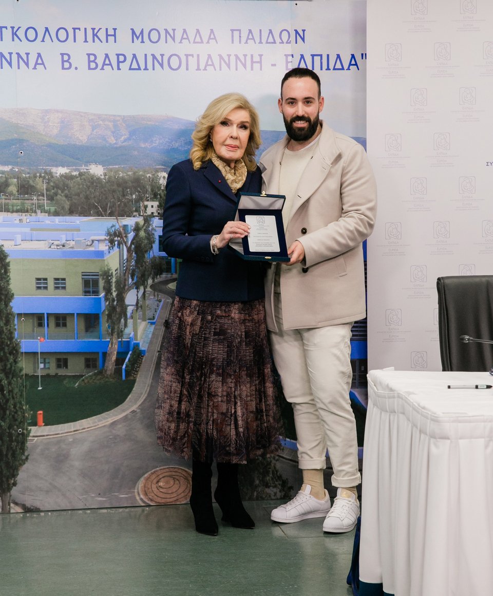 Μαριάννα Β. Βαρδινογιάννη, Άγγελος Τσακίρης