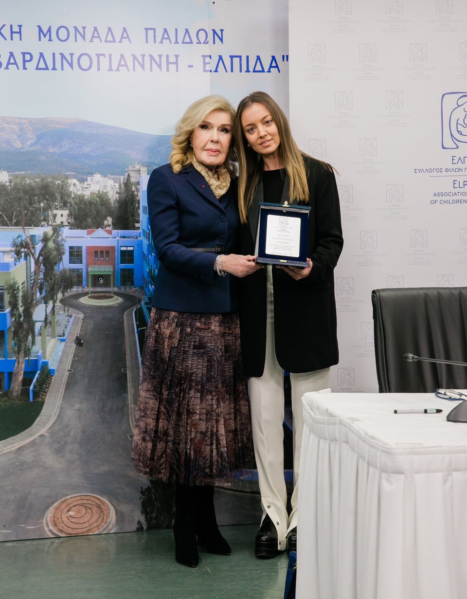 Μαριάννα Β. Βαρδινογιάννη, Δέσποινα Ιγνάτογλου - εκπρόσωπος Deux Hommes