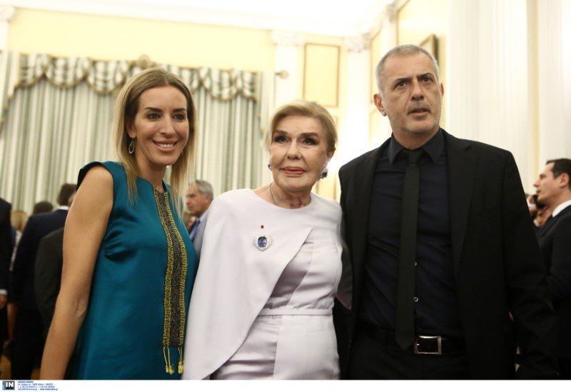 Η Μαριάννα Β. Βαρδινογιάννη με τον δήμαρχο Πειραιά Γιάννη Μώραλη