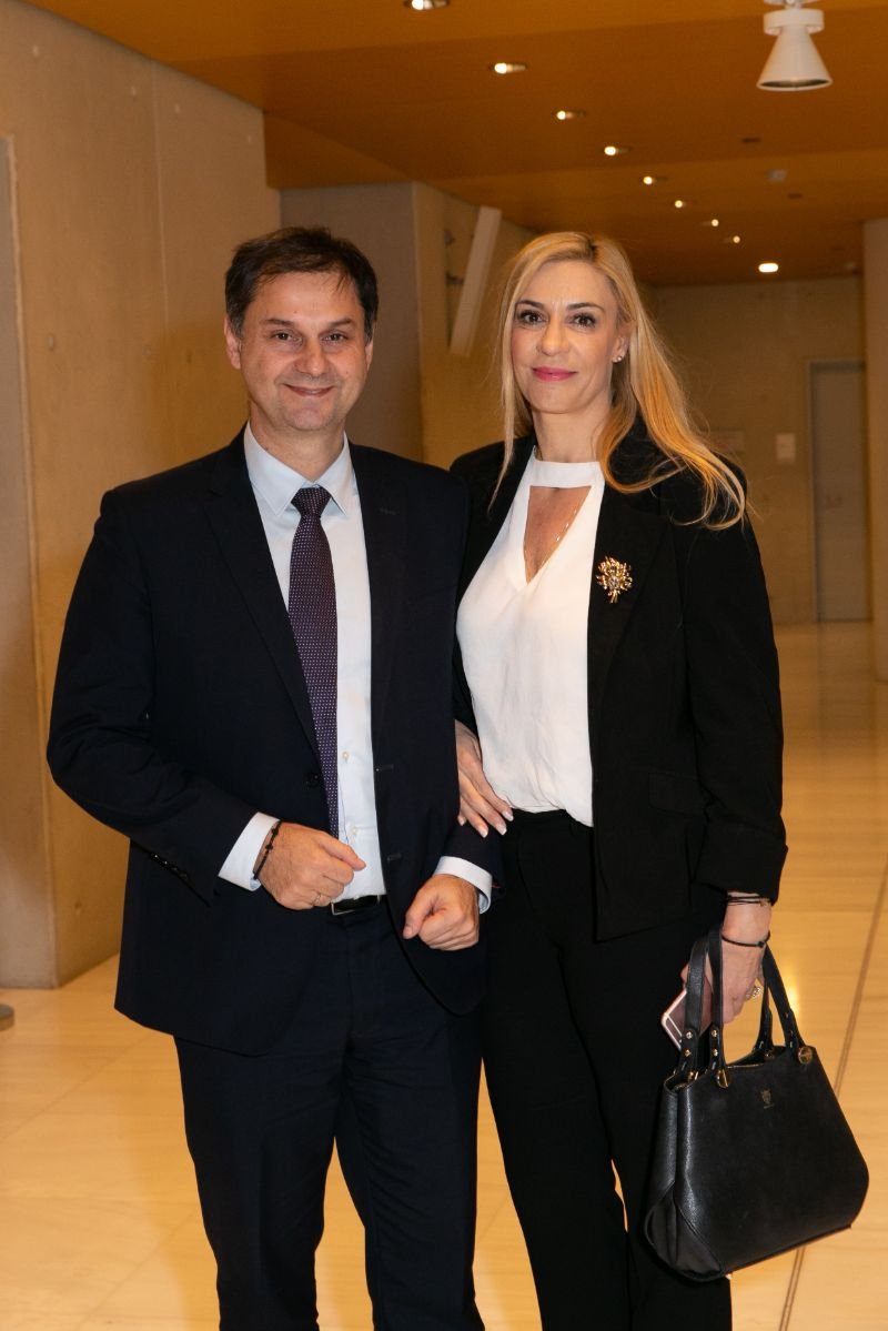 Ο Υπουργός Τουρισμού Χάρης Θεοχάρης με τη σύζυγό του