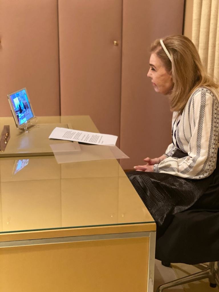 Η Μαριάννα Βαρδινογιάννη συζητά με τον Σεβασμιότατο Συμεών