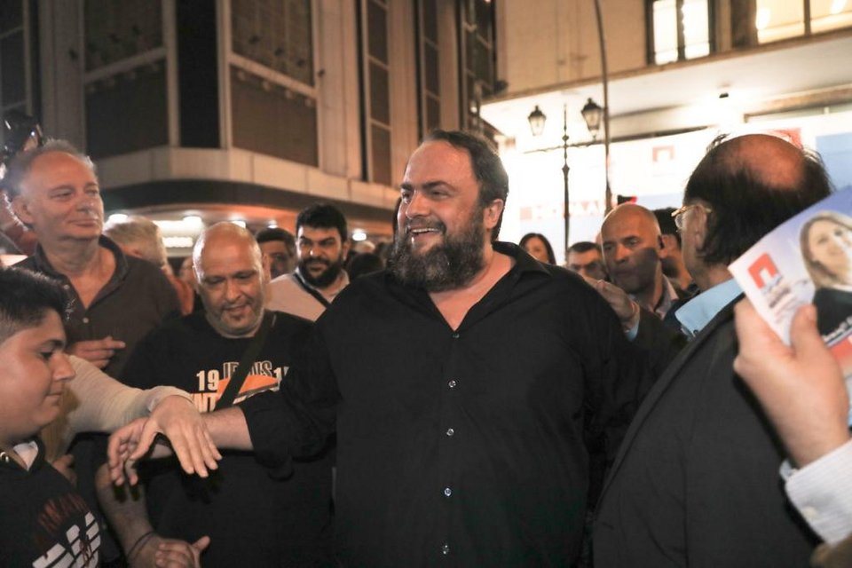 Μαρινάκης στα εγκαίνια του περιπτέρου του Πειραιά Νικητή