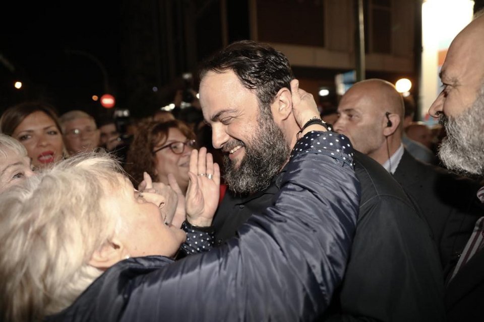 Μαρινάκης με κόσμο στα εγκαίνια του Πειραιάς Νικητής