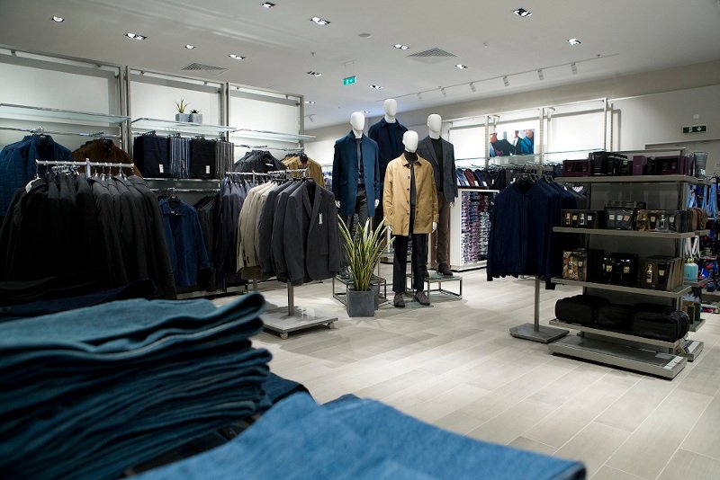 Ανδρικά ρούχα σε κατάστημα Marks & Spencer