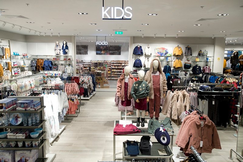 Παιδικά ρούχα σε κατάστημα Marks & Spencer