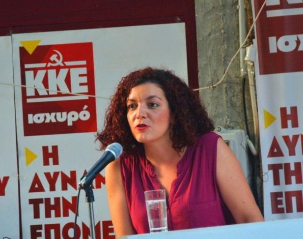 Η Μαρία Κομνηνάκα είναι το νέο μέλος της κοινοβουλευτικής ομάδας του ΚΚΕ και η πρώτη γυναίκα βουλευτής του κόμματος από τη Λέσβο