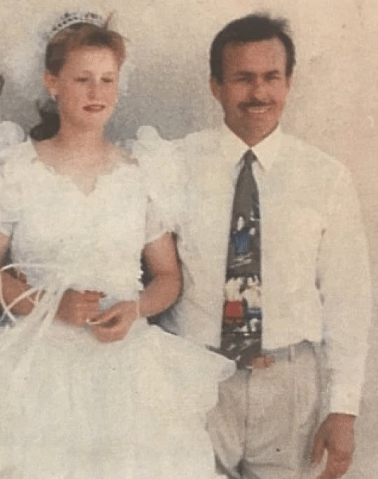 Ο παιδεραστής πατριός «παντρεύτηκε» τη θετή του κόρη όταν εκείνη ήταν 11 ετών.  