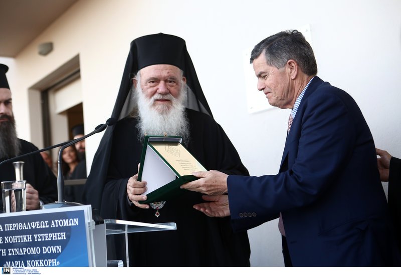 Ο Αθανάσιος Μαρτίνος με τον Αρχιεπίσκοπο Αθηνών και πάσης Ελλάδος, Ιερώνυμο -Φωτογραφία: Intimenews