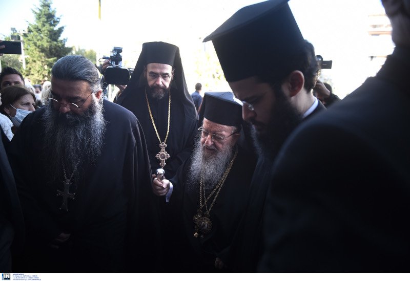 Χωρίς μάσκες οι ιερείς