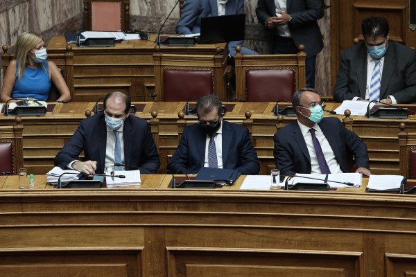 Ολοι με μάσκες στα υπουργικά έδρανα -Φωτογραφία: George Vitsaras / SOOC