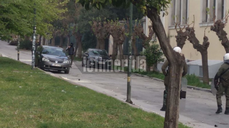 Επεισόδια σημειώνονται αυτή την ώρα στη συμβολή των οδών Πατησίων και Τοσίτσα