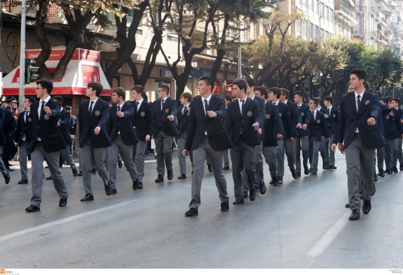 Μαθητές στην παρέλαση