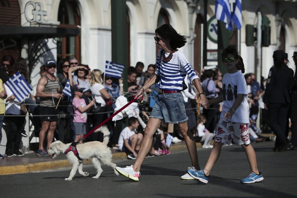 Και ένας σκυλάκος βρέθηκε στην παρέλαση