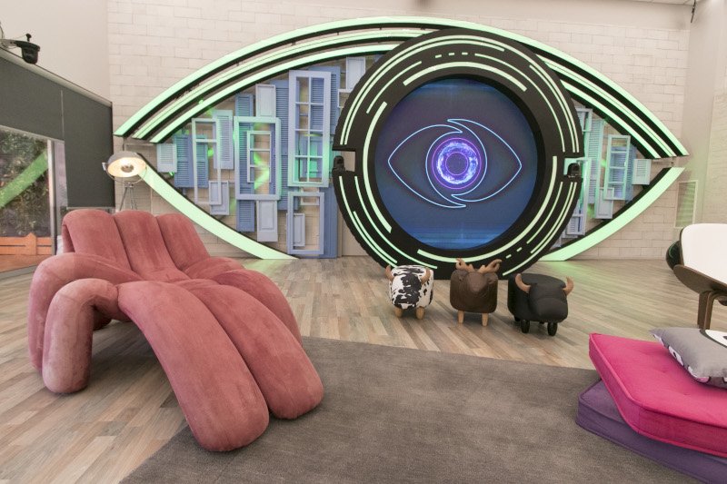 Μοντέρνα έπιπλα κυριαρχούν στο σπίτι του Big Brother.