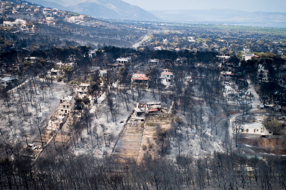 Το Μάτι από ψηλά μετά τη φονική πυρκαγιά