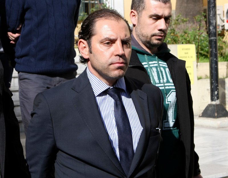 Ο Παναγιώτης Μαυρίκος στα δικαστήρια μετά την σύλληψή του για συμμετοχή σε κύκλωμα εκβίασης